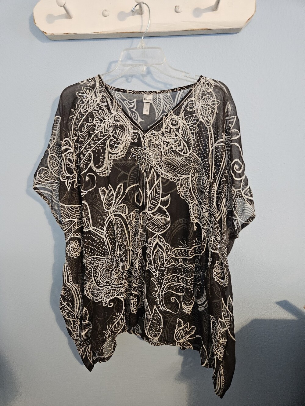 Chico's Black and White Paisley Print V-Neck Top
